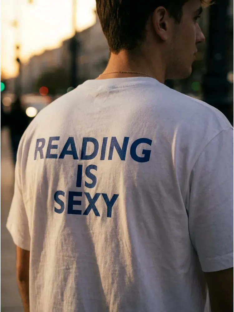 Футболка с принтом Reading is sexy — фото 3